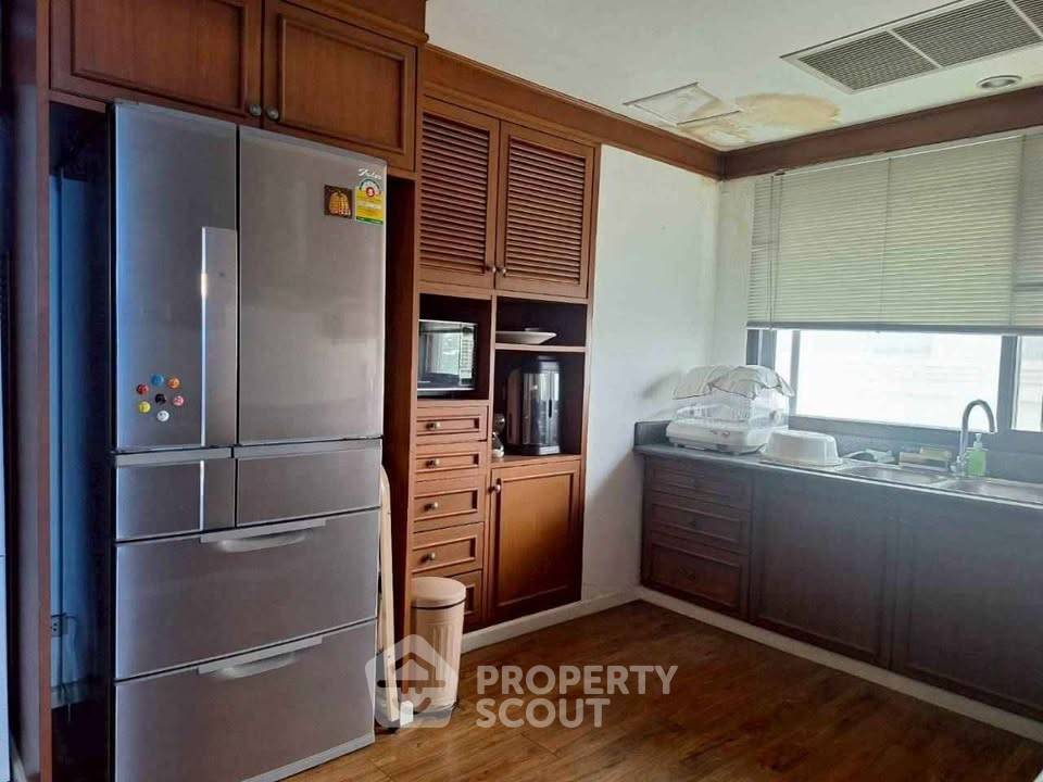 picture 4-BR Condo at Le Raffine Sukhumvit 24 Condominium near BTS Phrom Phong (ID 2446744) - 2/8