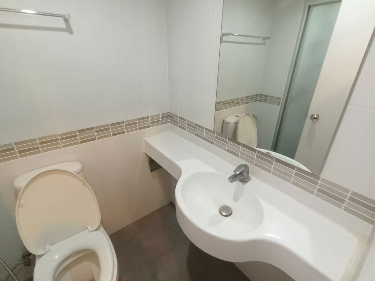 picture For Sale Lumpini Park Rama 9-Ratchada, 30 sqm. 1 bed fully furnished with pool view, just 2.2 MB near MRT Rama 9 - 13/18