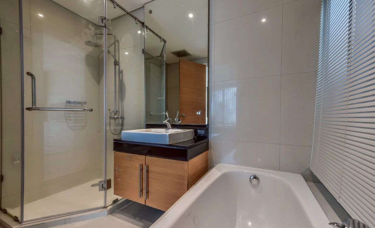 picture Fullerton                         condo - 13/14