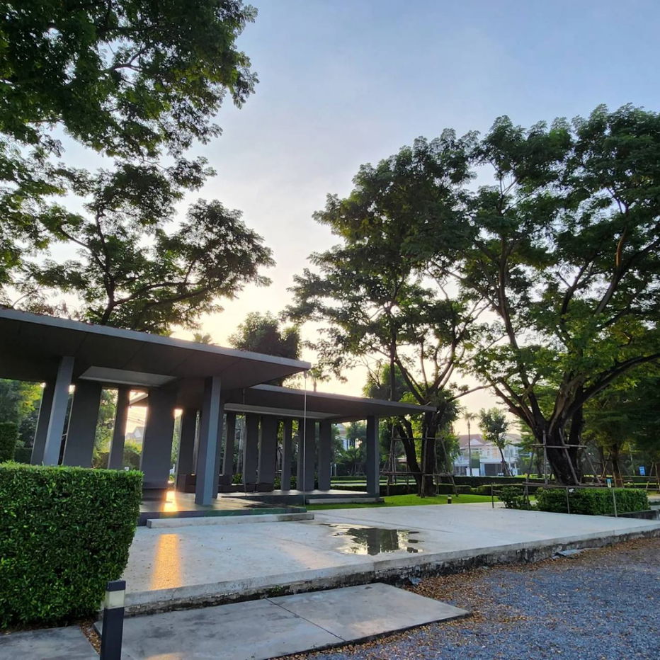 รูป ขายด่วน เจ้าของขายเอง ต่อรองได้ บ้านสวย 2 ชั้น โครงการ มัณฑนา เลค วัชรพล โซนด้านหน้าทะเลสาป สภาพใหม่ สวย ดูแลอย่างดี - รูปที่ 30/32