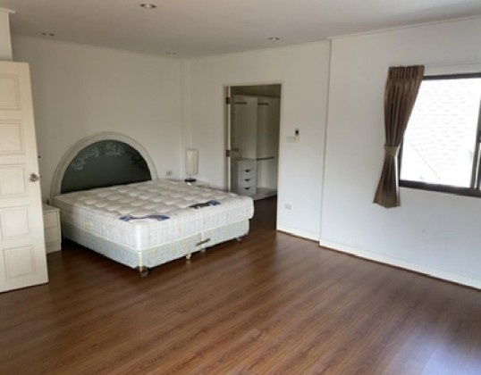 รูป ให้เช่า บ้านเดี่ยว 3 ชั้น หมู่บ้านนวธานี ซอยเสรีไทย 59 บ้านหลังใหญ่ 200 ตารางวา แอร์ 6 เครื่อง เฟอร์นิเจอร์ครบ Fully Furnished อยู่อาศัย - รูปที่ 13/19