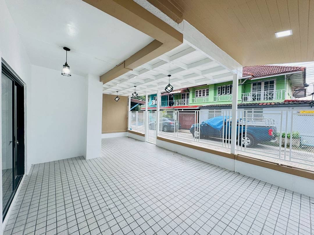 รูป ทาวน์เฮ้าส์ 2 ชั้น #หมู่บ้านพฤกษา3 วัดลาดปลาดุก! หลังริม เนื้อที่ 24 ตร.วา มีพื้นที่ด้านข้าง! ฟังก์ชันใหญ่ 4 ห้องนอน 2 ห้องน้ำ ต่อเติมระเบียงหน้าบ้าน - รูปที่ 5/20