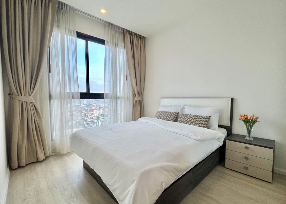 picture Quinn Ratchada 17 - 8/8