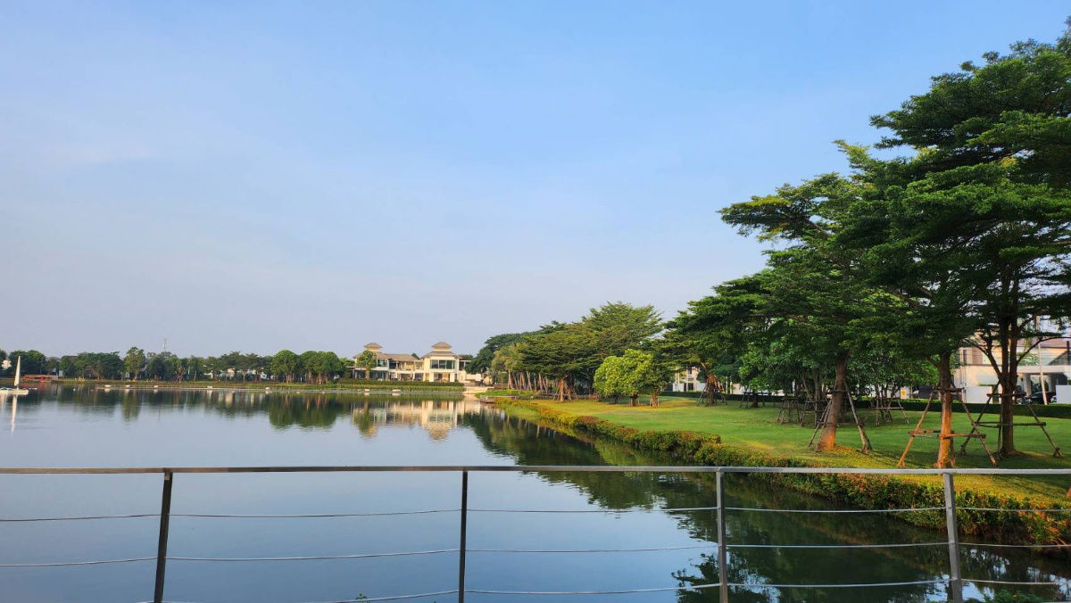 รูป ขายด่วน เจ้าของขายเอง ต่อรองได้ บ้านสวย 2 ชั้น โครงการ มัณฑนา เลค วัชรพล โซนด้านหน้าทะเลสาป สภาพใหม่ สวย ดูแลอย่างดี - รูปที่ 32/32