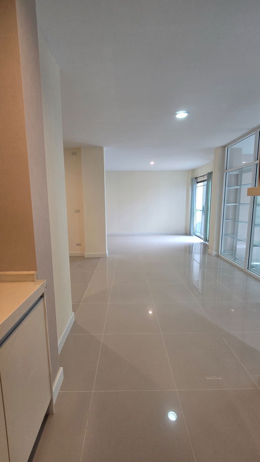 รูป ขายด่วน เจ้าของขายเอง ต่อรองได้ บ้านสวย 2 ชั้น โครงการ มัณฑนา เลค วัชรพล โซนด้านหน้าทะเลสาป สภาพใหม่ สวย ดูแลอย่างดี - รูปที่ 9/32