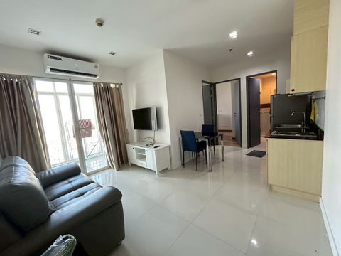 “For rent: Ideo Verve Sukhumvit | 2 bedrooms, 44 sq m. Small room can be used as an office | City view | 23,000 baht, negotiable”