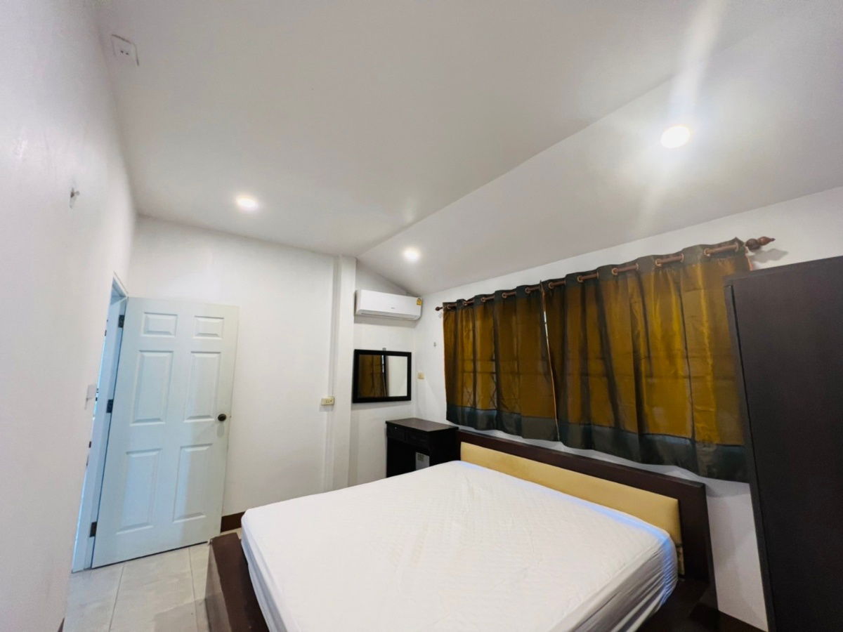 รูป ให้เช่าบ้านเดี่ยวชั้นเดียวในโครงการ มี 4 ห้องนอน 3 ห้องน้ำ 1 ห้องครัว จอดรถได้ 2 คัน - รูปที่ 9/22