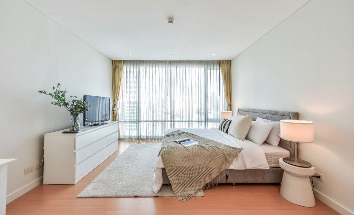 picture Fullerton                         condo - 10/14