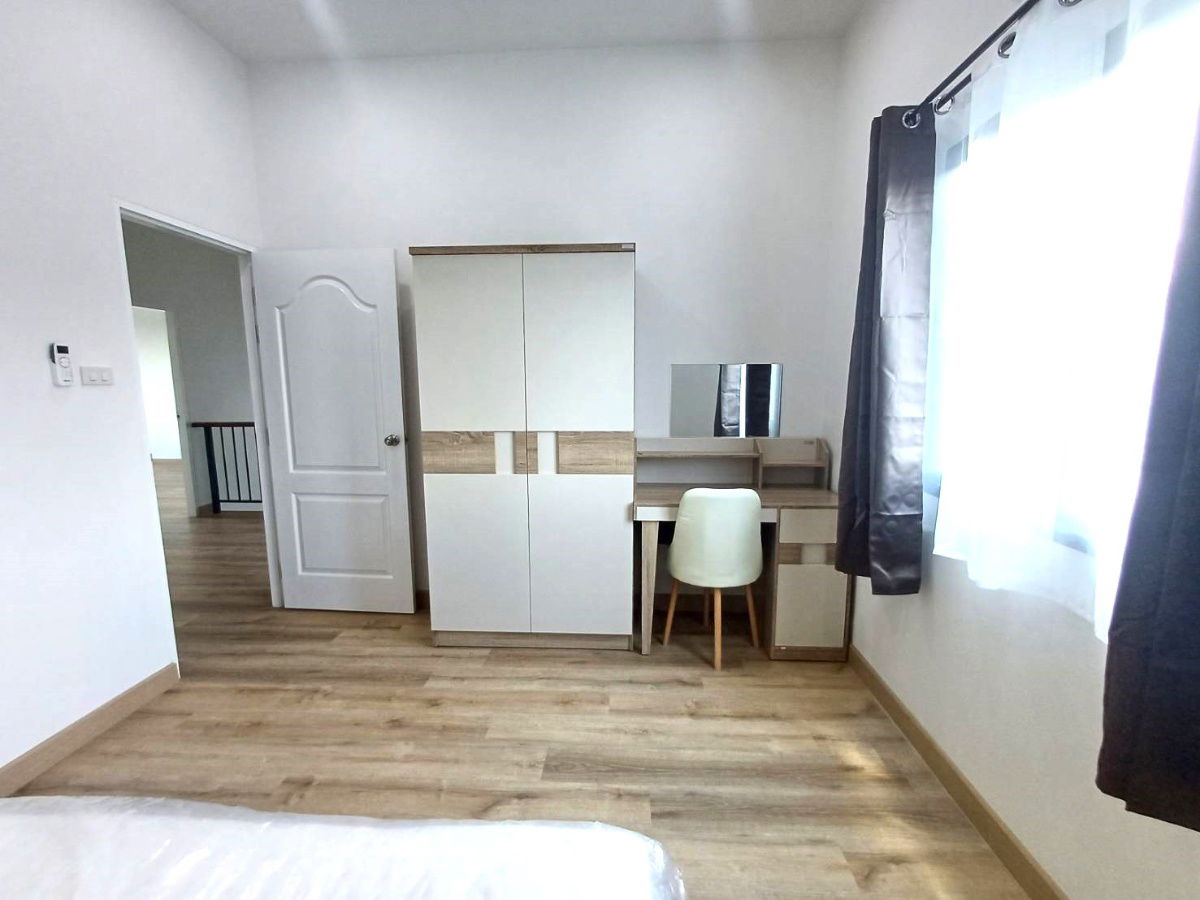รูป ให้เช่าบ้านเดี่ยวสองชั้น 5 ห้องนอน 4 ห้องน้ำ 1 ห้องครัว 2 ที่จอดรถ - รูปที่ 12/30