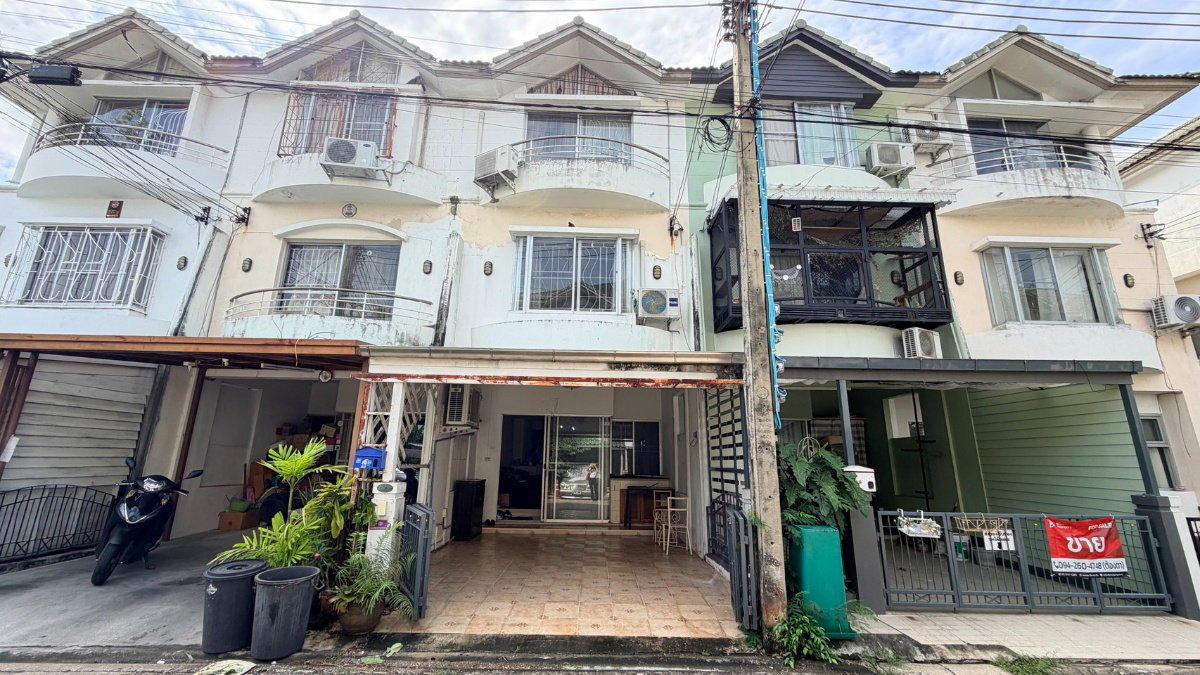 ✨ For Sale! 3-story townhouse for sale  Supalai Ville Ratchadaphisek 32 convenient transportation, near Kasetsart University.