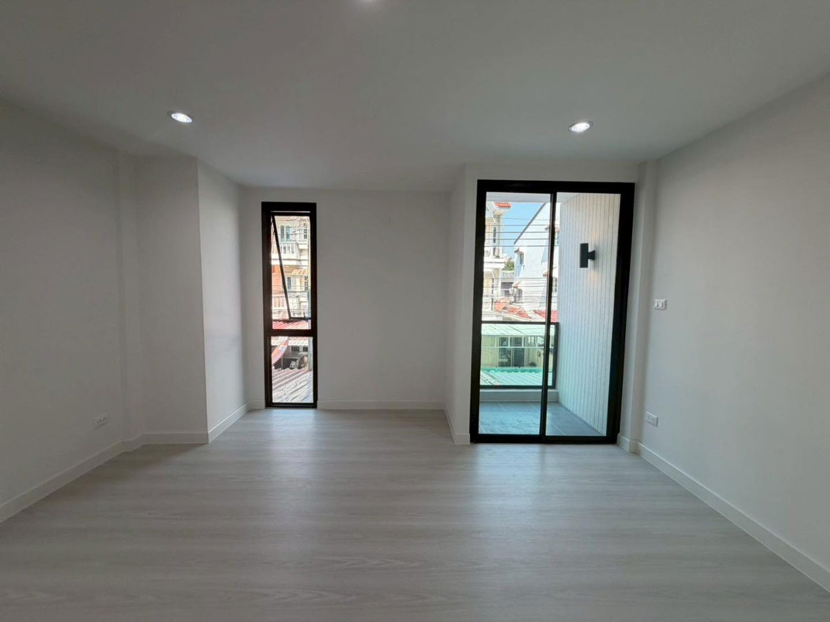 picture ✨ For sale: Large 3-story townhouse, completely renovated with premium materials. Free transfer fee‼️ 🎓 Satriwitthaya 2 School - 25/37