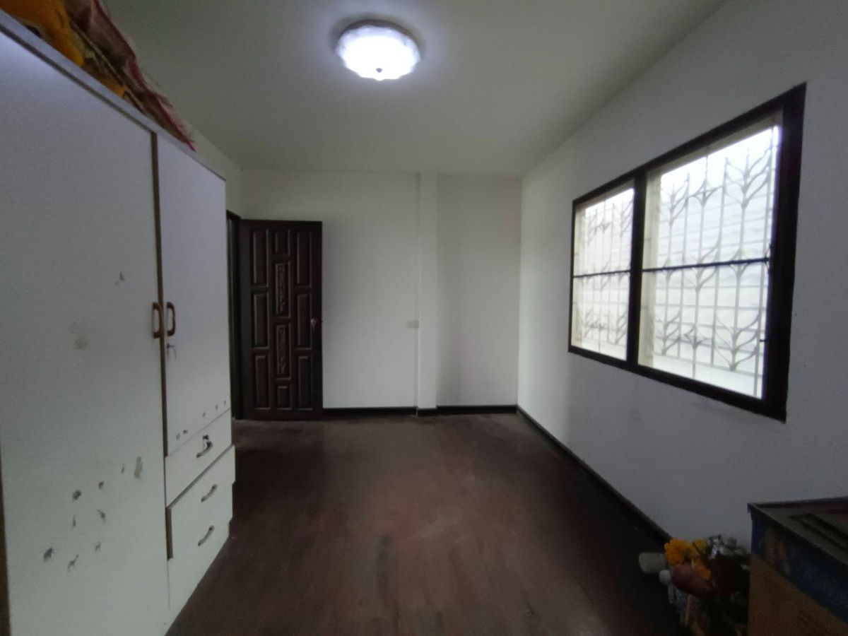 รูป 🏡 ขาย: บ้านเดี่ยวสองชั้น พร้อมออฟฟิศ และที่ดินเปล่า ทำเลทองในนนทบุรี! - รูปที่ 20/22