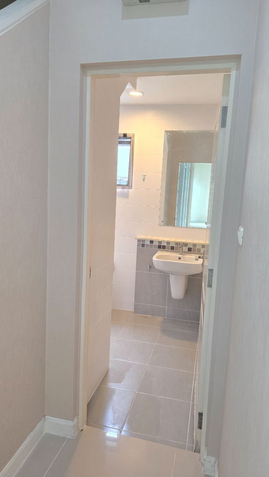 รูป ขายด่วน เจ้าของขายเอง ต่อรองได้ บ้านสวย 2 ชั้น โครงการ มัณฑนา เลค วัชรพล โซนด้านหน้าทะเลสาป สภาพใหม่ สวย ดูแลอย่างดี - รูปที่ 8/32