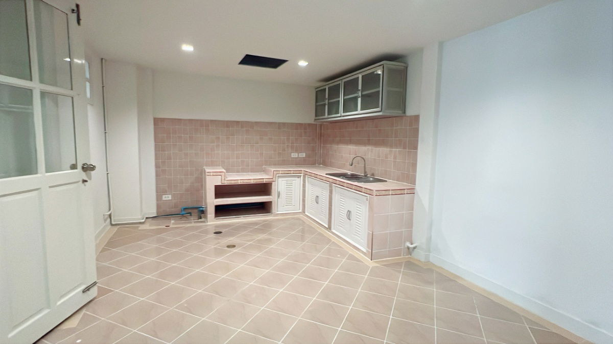 รูป 🚩ขายด่วน !! ทาวเฮ้าส์ หมู่บ้านบุศรินทร์ บ้านกล้วย ไทรน้อย !! - รูปที่ 20/21