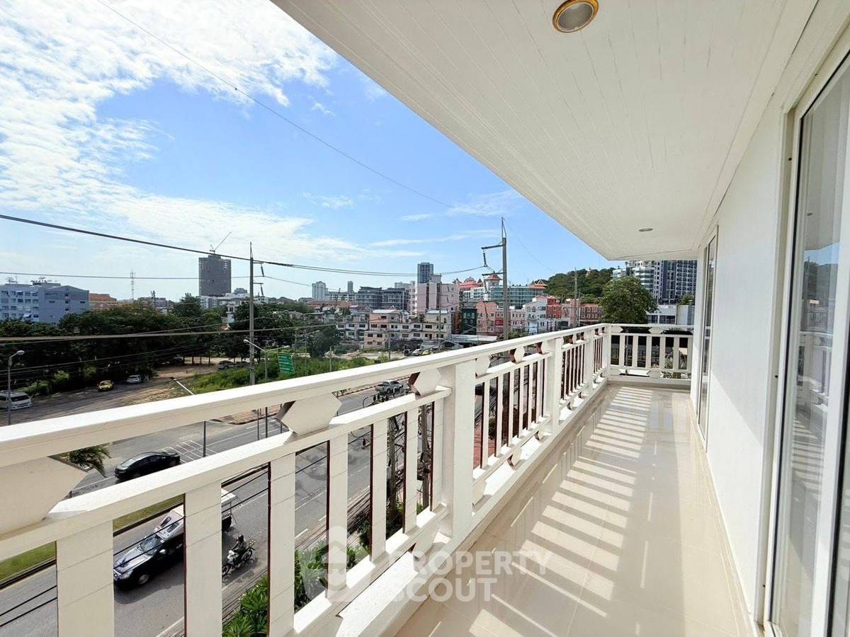 picture 3-BR Condo at Royal Hill Resort Condominium close to Pattaya South (ID 2386714) - 3/10