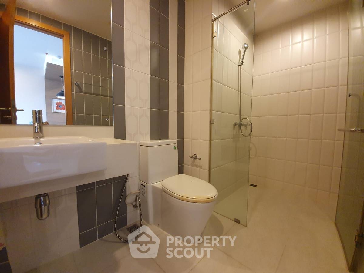 picture 1-BR Condo at Circle Condominium near MRT Phetchaburi (ID 452756) - 8/11