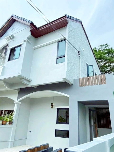 รูป ใหม่ สวย หรู พร้อมเฟอร์ฯ 3นอน MRTหัวหมาก800ม. รพ.รามคำแหง 400 ม.ให้เช่าทาวน์โฮม 2 ชั้น 27 ตร.วา. 220 ตร.ม. รร.นานาชาติแอดเวนต์รามคำแหง - รูปที่ 1/8