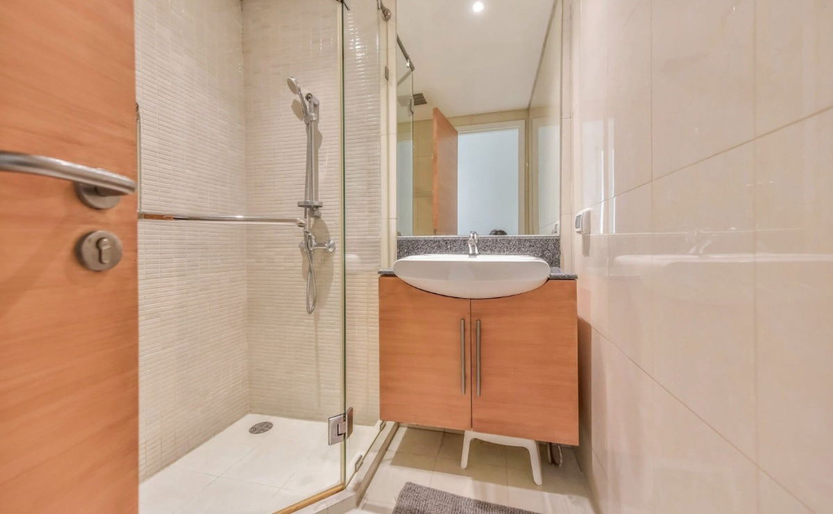 picture Fullerton                         condo - 9/14