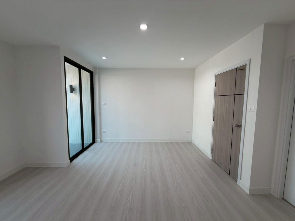 picture ✨ For sale: Large 3-story townhouse, completely renovated with premium materials. Free transfer fee‼️ 🎓 Satriwitthaya 2 School - 21/37