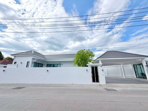 New Pool villa for sell near Jomtien Beach, Only 1 km! Ready to Transfer