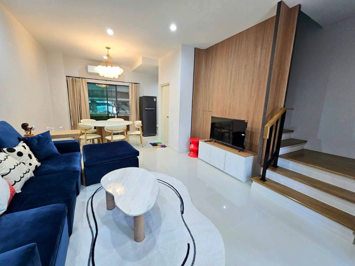 รูป T 1470 ให้เช่า ทาวน์โฮม 3 ชั้น ม.บ้านกลางเมือง พระราม9-กรุงเทพกรีฑา บ้านสวยมีเฟอร์นิเจอร์ พร้อมอยู่ ราคา 45,000 บาท - รูปที่ 2/12