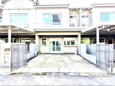 เช่าทาวน์โฮม นิคมอุตสาหกรรมบางปู : ให้เช่าวิลลาจจิโอ ศรีนครินทร์-บางนา (Villaggio Srinakarin-Bangna) อยู่ถนนบัวนครินทร์  ใกล้เมกา บางนา 