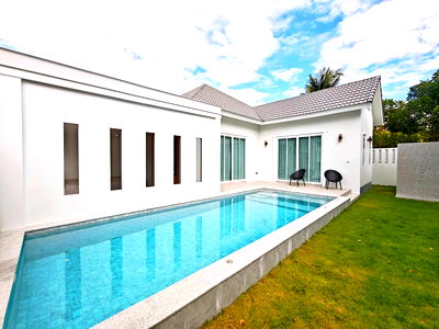 Houses for sale : Pool villa Near Mabprachan Lake 4beds 3baths luxurious interior decorations by professional team