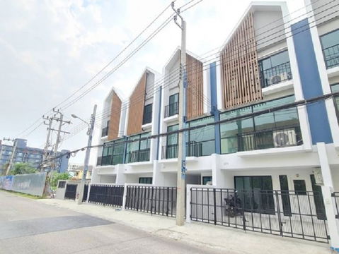 ให้เช่าทาวน์โฮม 3 ชั้น โครงการ เดคโค โฮม ซอยสุขุมวิท 70/5 BTS แบริ่ง 300 เมตร