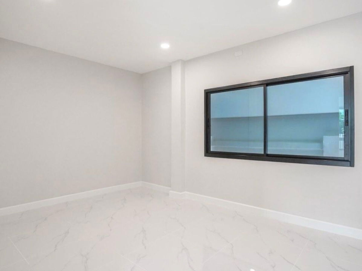 รูป บ้านเดี่ยว 4 ห้องนอน! รีโนเวทใหม่ทั้งระบบ | ติดถนนเมนประชาชื่น | ยิ่งรวยนิเวศน์ - รูปที่ 15/15