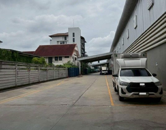 รูป ให้เช่าโกดัง ขนาดใหญ่ พื้นที่ 1,200 ตารางเมตร ถนนประชาชื่น ใกล้ โรงพยาบาลเกษมราษฎร์  - รูปที่ 2/10