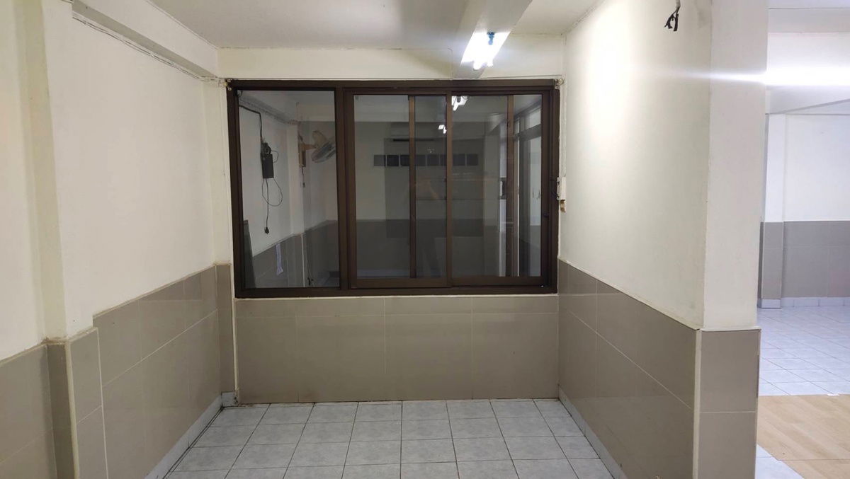 รูป ให้เช่าบ้านเดี่ยว สุทธิสาร–รัชดา เดินไป MRT สุทธิสารได้ บ้าน 2 ชั้น 4 ห้องนอน 2 ห้องน้ำ พื้นที่ 50 ตร.วา  จอดรถในบ้านได้ 3 คัน บ้านเปล่า  - รูปที่ 15/29