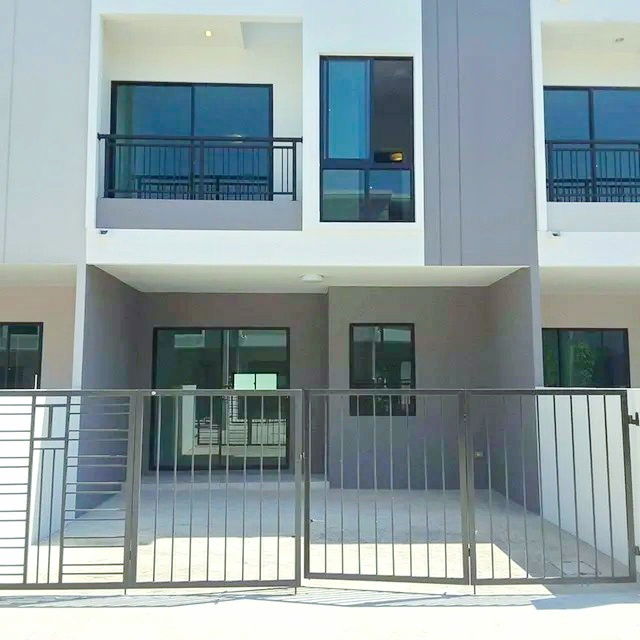 รูป ฟิวเจอร์พาร์ค โรบินสัน รังสิต 2.5กม. ม.กรุงเทพ รังสิต 2.9 กม. ให้เช่าทาวน์โฮม 2 ชั้น พร้อมเฟอร์ฯ เครื่องใช้ไฟฟ้า 2 น้ำ - รูปที่ 1/8