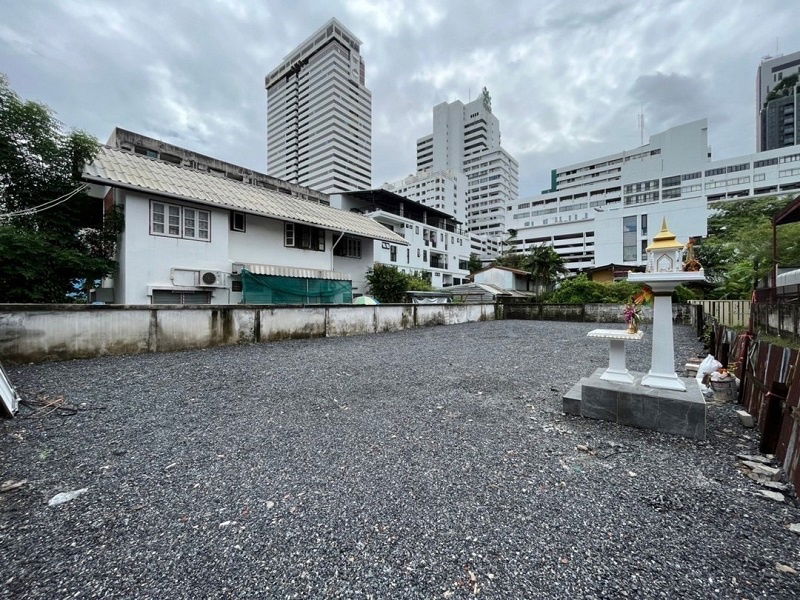 picture Long-term land for rent, filled land, prime location, affordable price, in the heart of the city, Ari area, Soi Phahonyothin 1. - 1/9