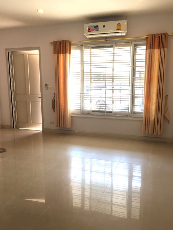 รูป ให้เช่าบ้านTownhome 3 ชั้นโครงการหมู่บ้าน “Urban Sathorn”  ถนนราชพฤกษ์ เขตภาษีเจริญ ใกล้สถานีรถไฟฟ้าบางหว้า - รูปที่ 2/10