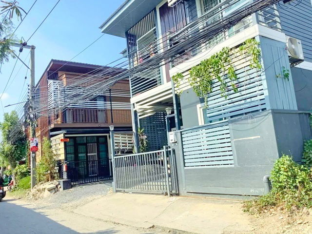 รูป กรุงเทพกรีฑา5-7-9 บ้านเดี่ยว 2 ชั้นหลังมุม 4นอน 40 ตร.วา. MRTแยกลำสาลี 800 ม. 160 ตร.ม. 3 น้ำ พร้อมเฟอร์ฯ . รร.นานาชาติเวลลิงตัน 2.6 กม - รูปที่ 7/8