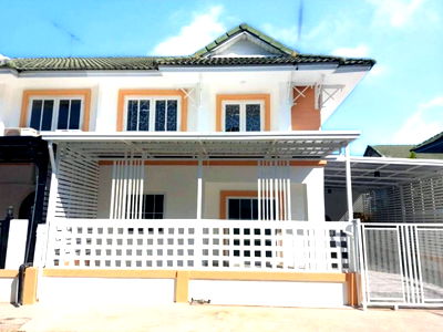 บ้านแฝด รังสิต คลองสาม  : บ้านแฝดรีโนเวทใหม่ พฤกษา12 เพิ่มพื้นที่ใช้สอย 5 ห้องนอน ต่อเติมห้องครัวกว้างมาก  จอดรถยนต์ได้ 2 คัน เหมาะสำหรับครอบครัวที่มีสมาชิกหลายคน