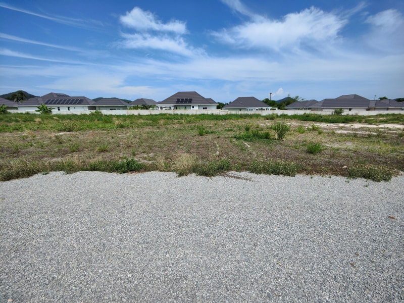 รูป ขายที่ดิน 1 ไร่ เหมาะกับการสร้างบ้าน ทำเลดี ใกล้สนามกอล์ฟแบล็คเมาน์เทน - รูปที่ 2/12