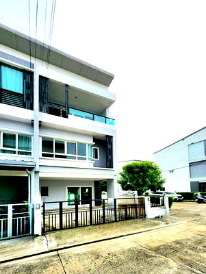 Townhouses for sale Wat Phraya Suren : Townhouse for sale, 3 floors, corner unit: The Ricco Town Watcharapol, Soi Ruammit Phatthana (Watcharapol Intersection), Tha Raeng , Bang Khen 