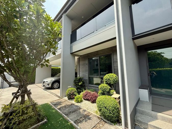 4-bed house for rent, 280 sqm, 82 sq wah, Setthasiri Krungthep kreetha 2