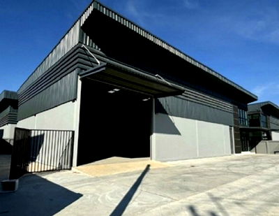 เช่าโรงงาน ม.หัวเฉียวเฉลิมพระเกียรติ : ให้เช่าโกดัง พร้อมสำนักงาน โครงการ ไพร์ม เอสเตท เทพารักษ์ กม.25  พื้นที่ดิน 220 ตารางวา พื้นที่ใช้สอย 504 ตารางเมตร  รถเทรลเลอร์เข้าออกได้