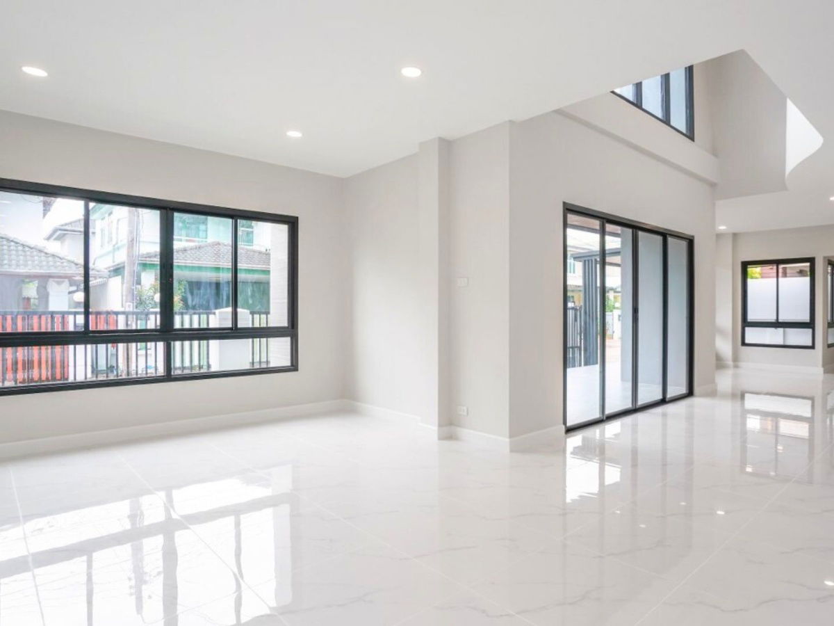 รูป บ้านเดี่ยว 4 ห้องนอน! รีโนเวทใหม่ทั้งระบบ | ติดถนนเมนประชาชื่น | ยิ่งรวยนิเวศน์ - รูปที่ 4/15