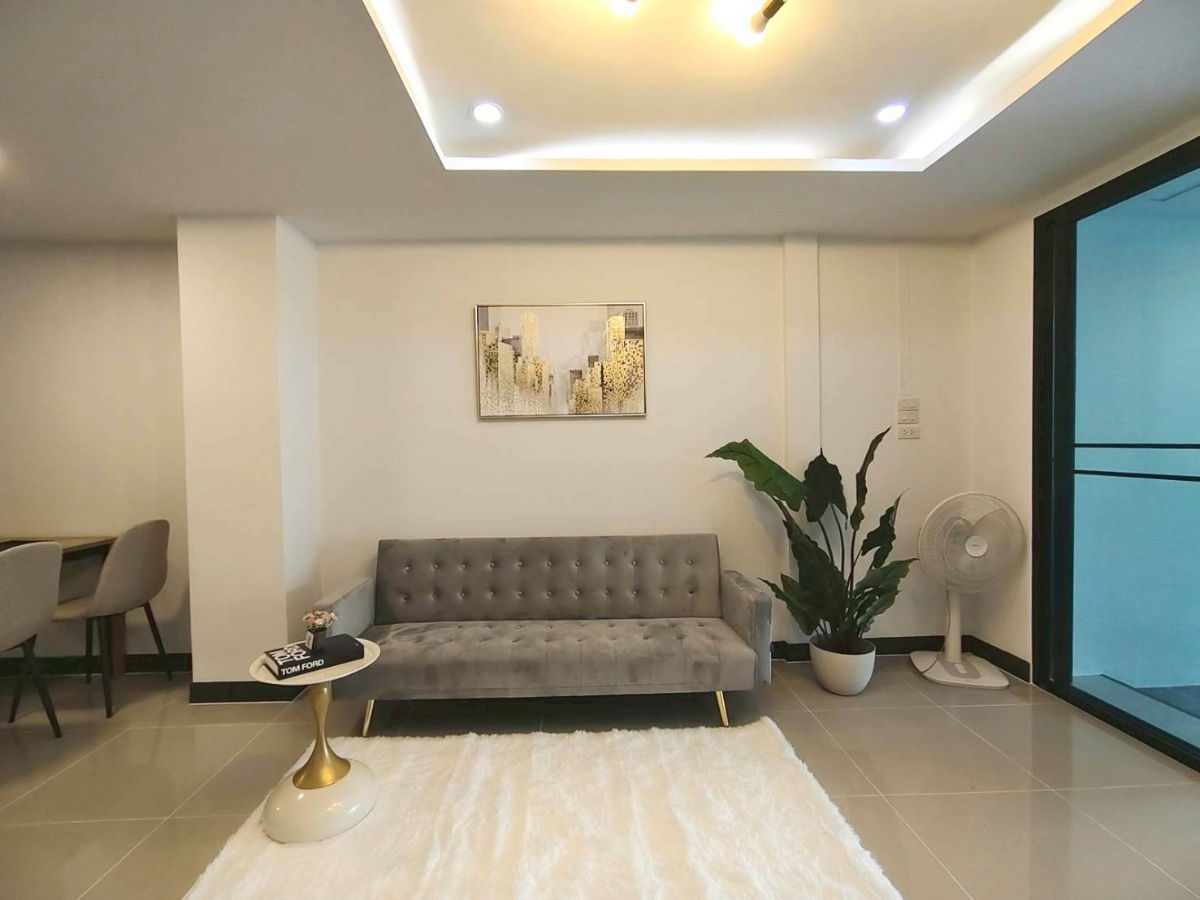 รูป ทาวน์เฮ้าส์ รีโนเวทใหม่ หมู่บ้าน เคซี.รามอินทรา 1 ซอย 17 ถนนหทัยราษฎร์ 39 สามวาตะวันตก คลองสามวา มีเฟอร์นิเจอร์พร้อมอยู่ - รูปที่ 7/21