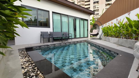 ขายบ้านเดี่ยว พร้อมสระว่ายน้ำ รวมเฟอร์นิเจอร์และเครืองใช้ไฟฟ้า - ใจกลางเมืองพัทยา ซอยเฉลิมพระเกียรติ