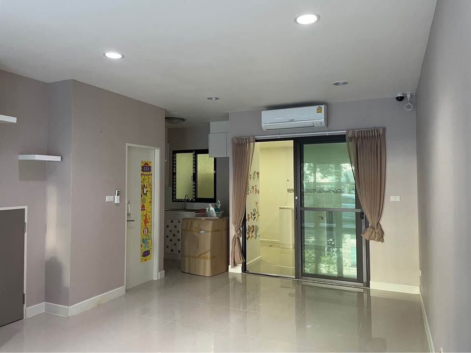 รูป R2821 ให้เช่าทาวน์โฮม 3 ชั้น บ้านกลางเมือง พระราม 9-รามคำแหง (ว่างค่ะ) - รูปที่ 2/24