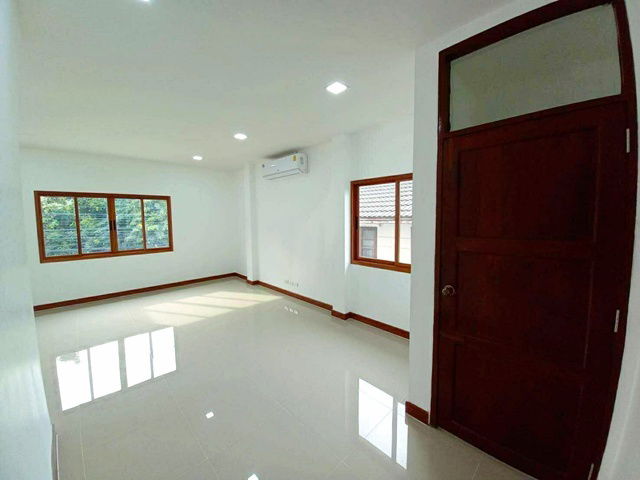 รูป ม.เซ็นจอห์น 2.3 กม.ให้เช่าบ้าน 2 ชั้นหลังใหญ่ 7น้ำ 90 ตร.ว.ถ.ประชาชื่น25 MRT บางซ่อน 300ตร.ม. รพ.เกษมราษฎร์ 900 ม. Airbnb รัชดา 6นอน - รูปที่ 6/8