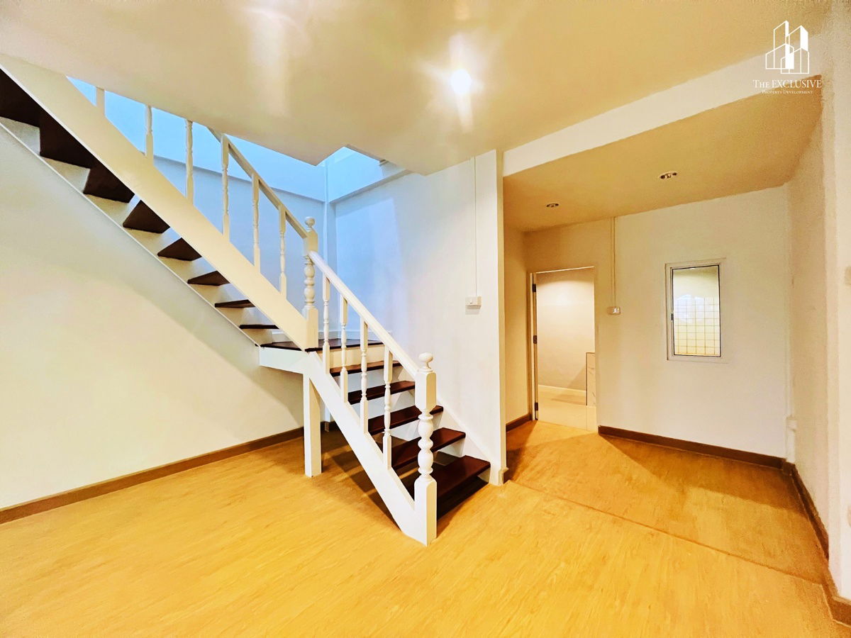 รูป 🔥 ขายทาวน์เฮ้าส์รีโนเวทใหม่ บัวทอง 4 🏡✨ พร้อมเข้าอยู่ ราคาถูกกว่าประเมิน! - รูปที่ 8/11