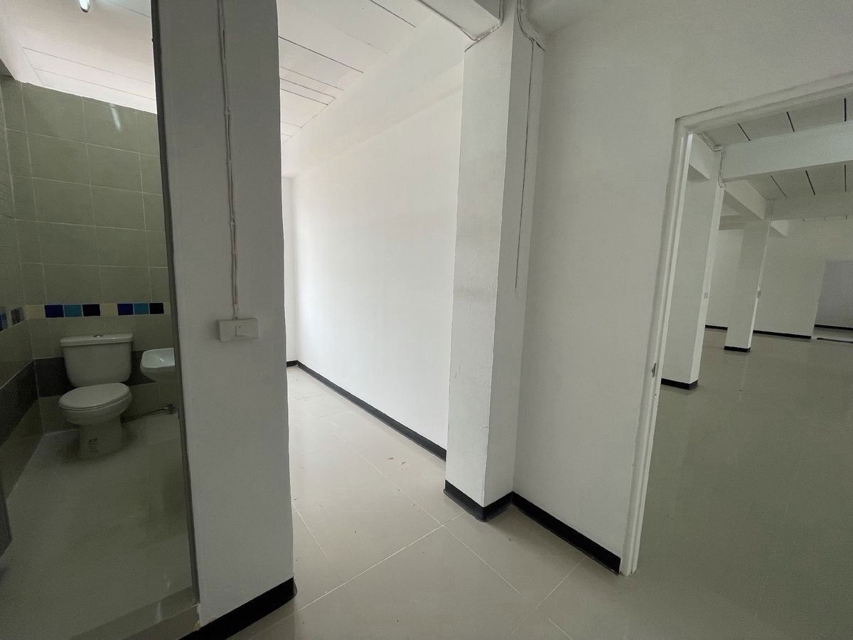 รูป ขายอาคารพาณิชย์ 4 ชั้น 5 คูหา ที่ดิน 100 ตร.วา ใกล้สุขุมวิท เดินทางง่าย  - รูปที่ 12/17