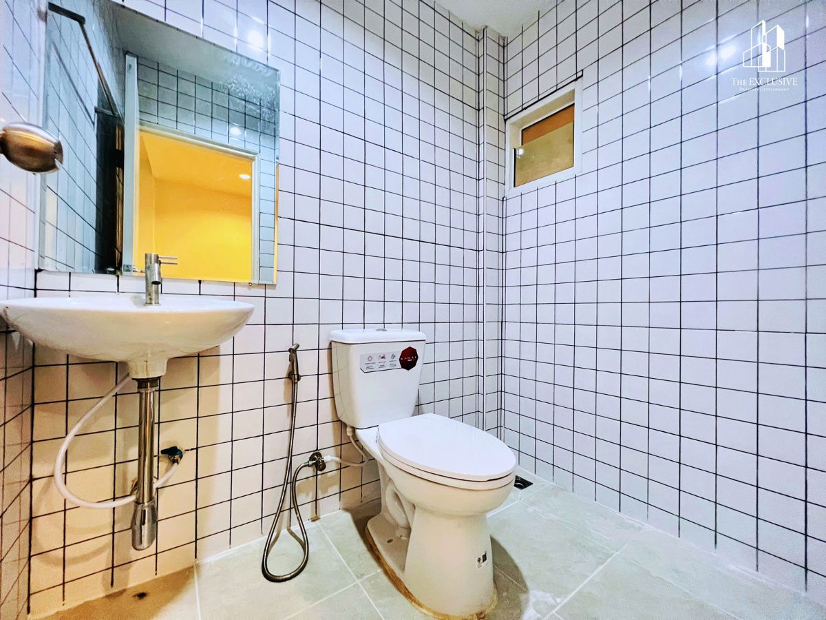 รูป 🔥 ขายทาวน์เฮ้าส์รีโนเวทใหม่ บัวทอง 4 🏡✨ พร้อมเข้าอยู่ ราคาถูกกว่าประเมิน! - รูปที่ 3/11