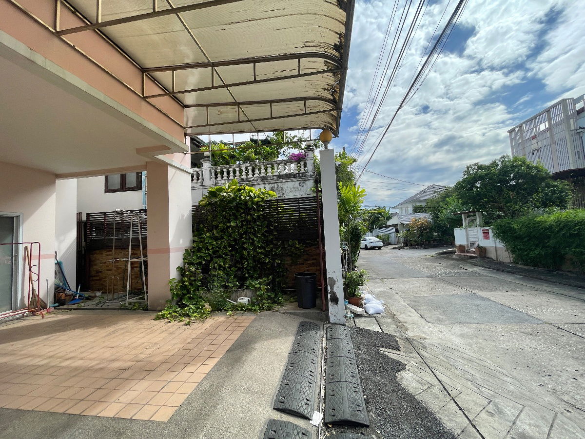 รูป ให้เช่าบ้านเดี่ยว 3 ชั้น 5 ห้องนอน 4 ห้องน้ำ ตกแต่งครบ พร้อมอยู่ โครงการเสนานิเวศน์ 1ภาพ เดินทางสะดวก ใกล้ BTS เสนานิคม & ใกล้ Central Eastville - รูปที่ 4/20