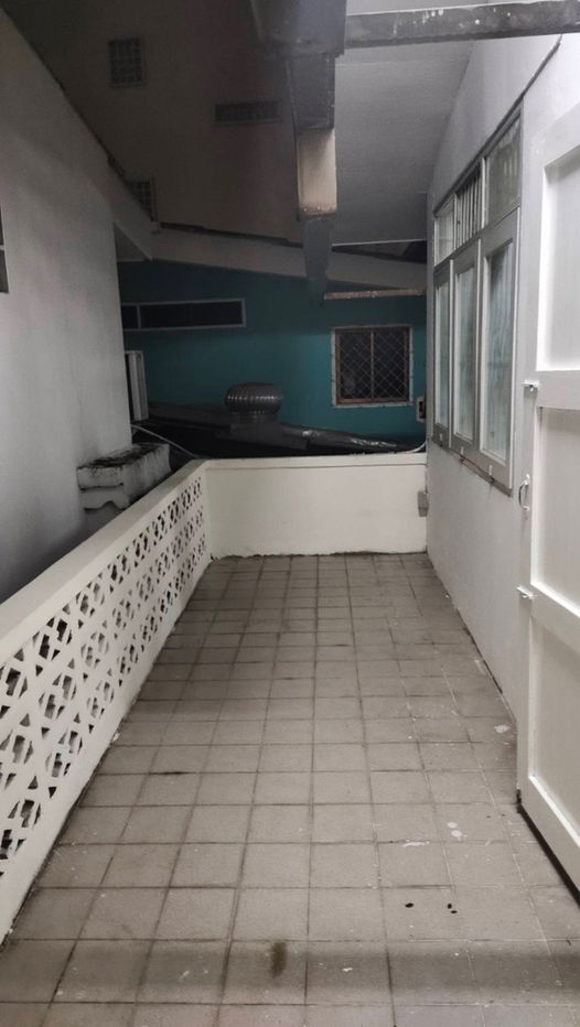 รูป ให้เช่าบ้านเดี่ยว สุทธิสาร–รัชดา เดินไป MRT สุทธิสารได้ บ้าน 2 ชั้น 4 ห้องนอน 2 ห้องน้ำ พื้นที่ 50 ตร.วา  จอดรถในบ้านได้ 3 คัน บ้านเปล่า  - รูปที่ 28/29